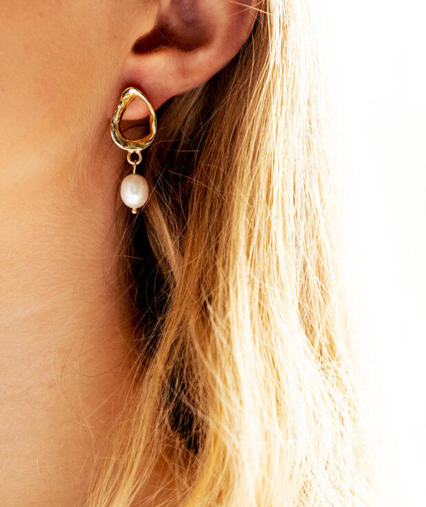 $19.75Hoop with pearl