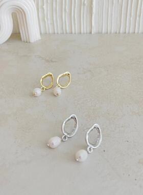 Hoop with pearl