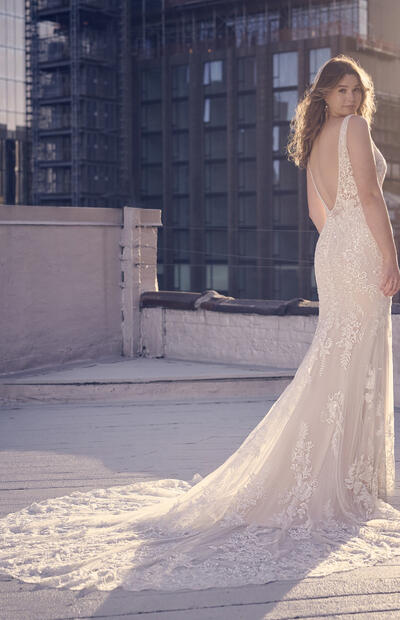 Maggie SotteroEstella
