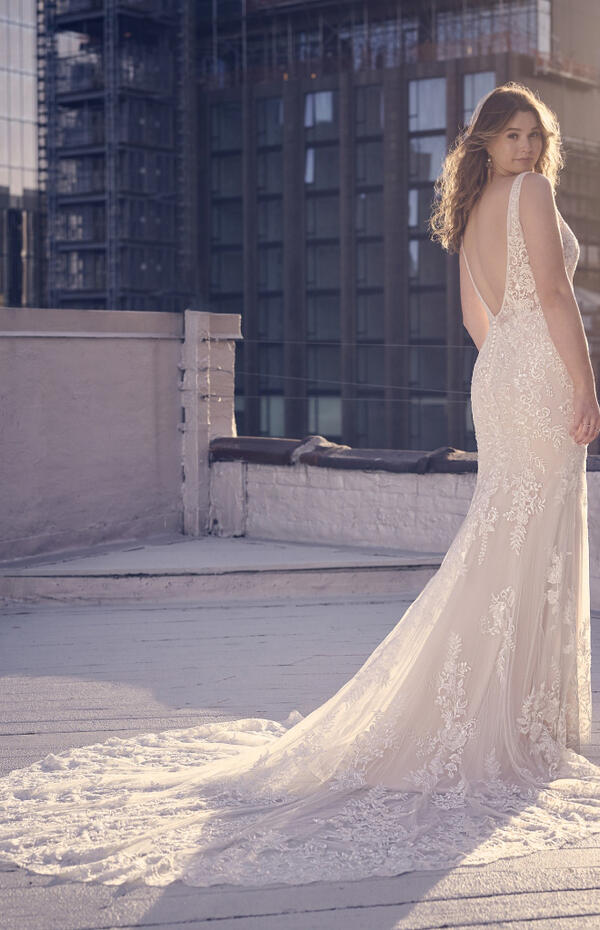 Maggie SotteroEstella