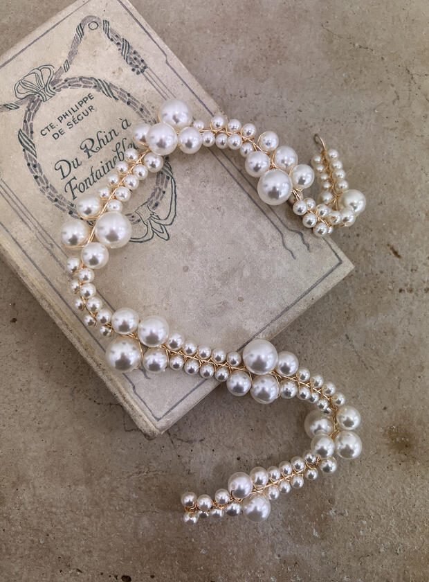 $32.25Pearl hair vine 