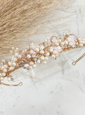Leaves and pearls
