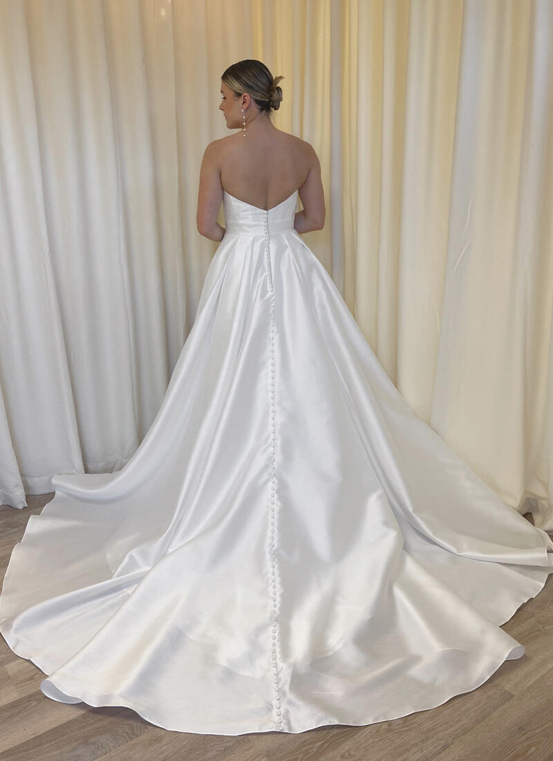 Forget Me Knot Prague | Wedding Dress New Zealand