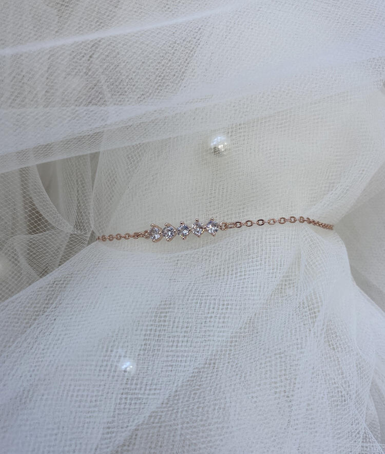 Diamante string