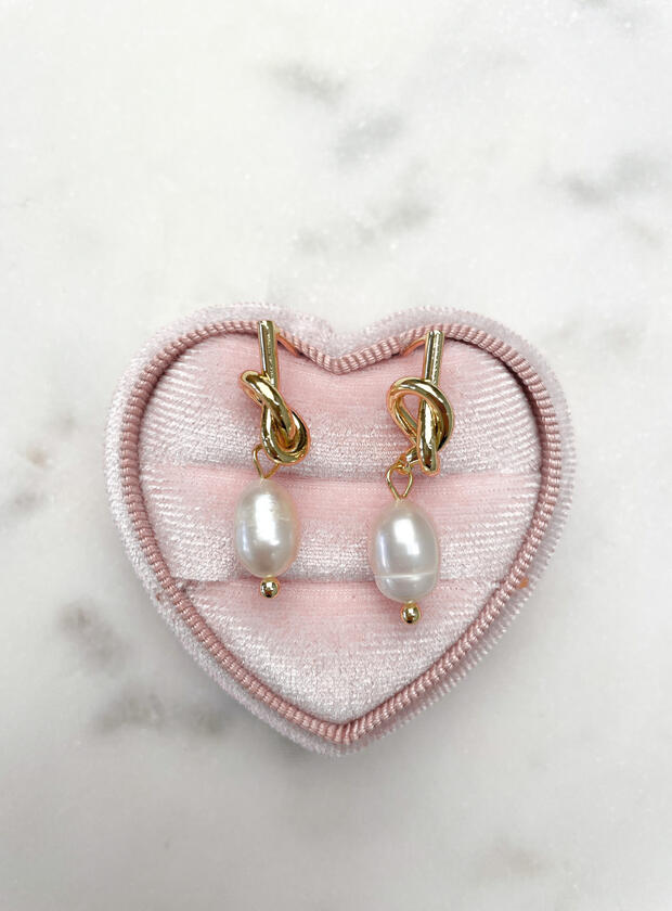 $22.25Knot & Pearl