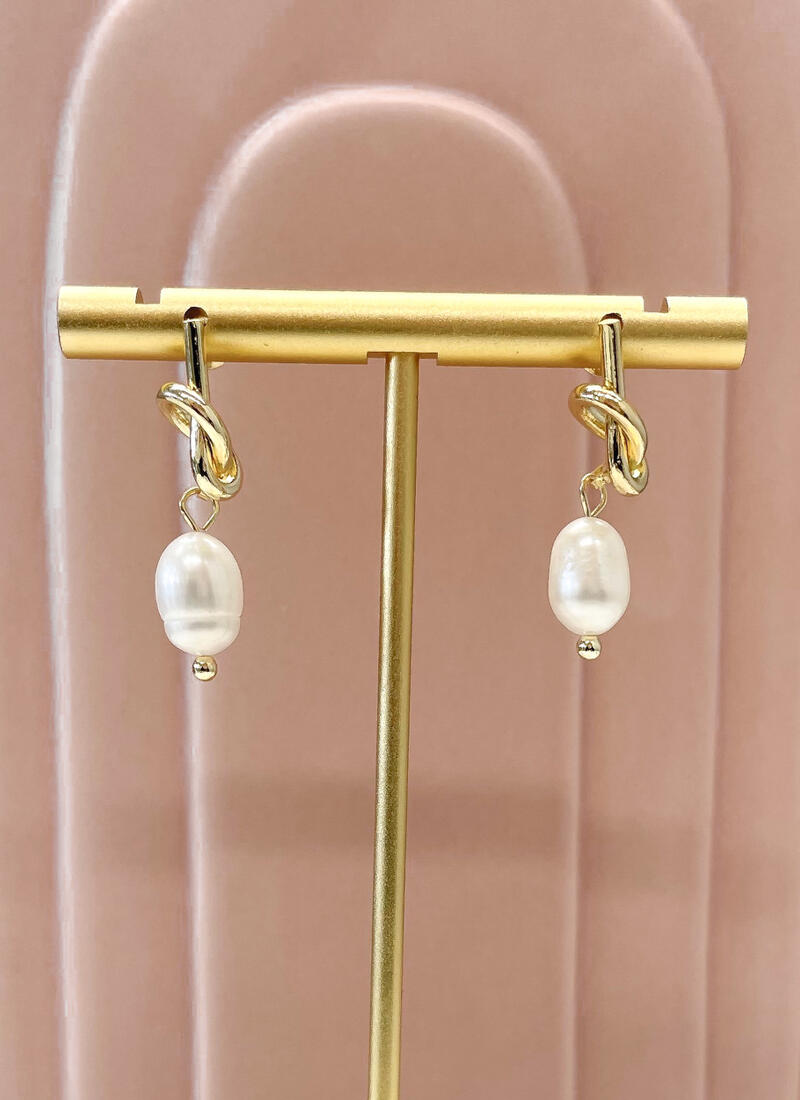 Knot & Pearl