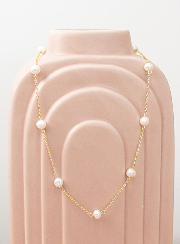 $24.75Spaced pearls