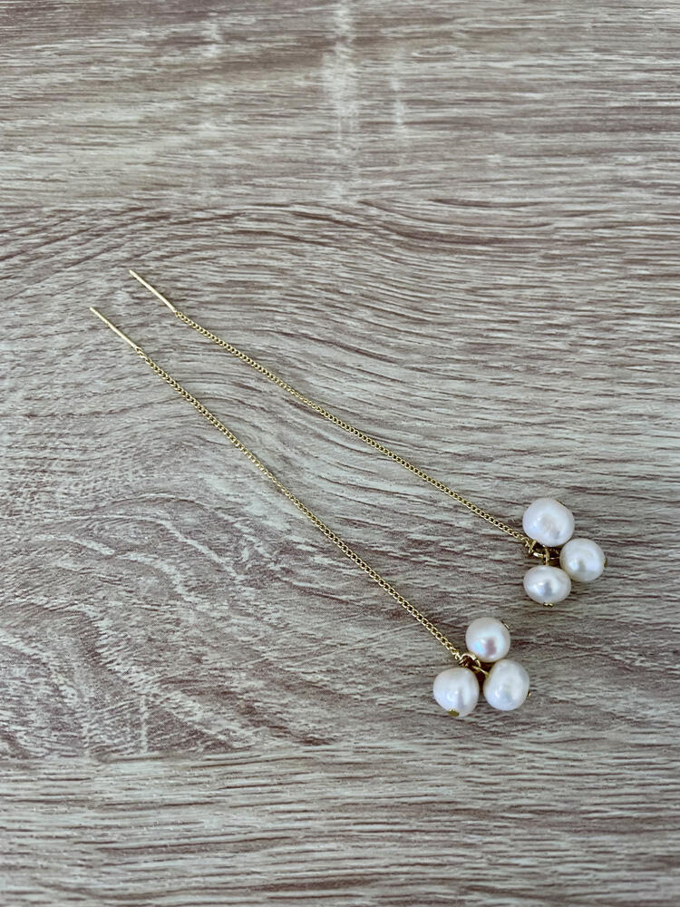 Drop pearl earrings