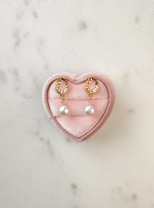 $24.75Pearl & gold