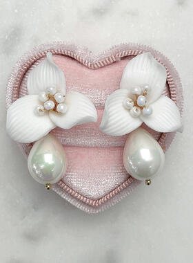 Floral and pearl