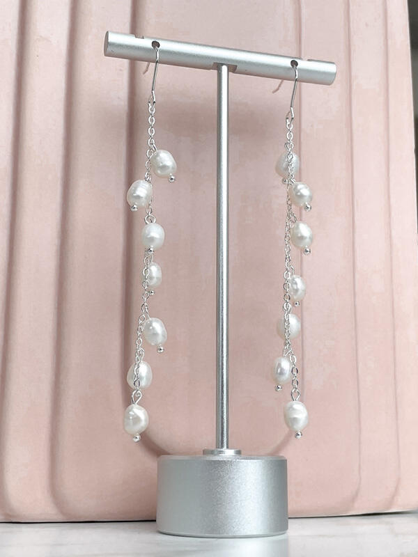 Suspended pearl