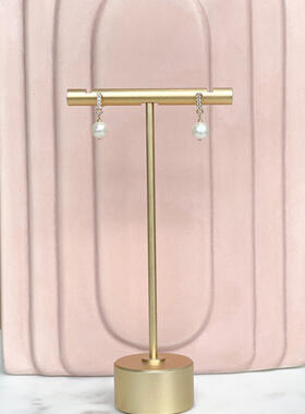 Pearl drop earrings