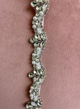 Scalloped belt