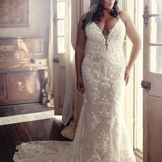 Maggie SotteroTuscanie Marie