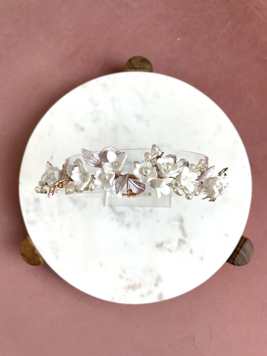 Leaves and pearls