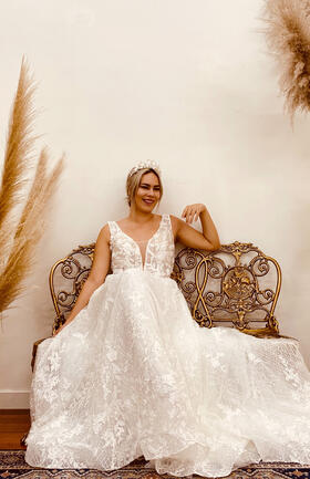 Snapped up for a weddingHF9057